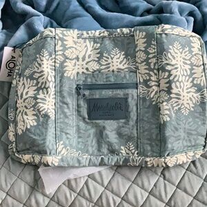 Manuhealii x Aloha Collection